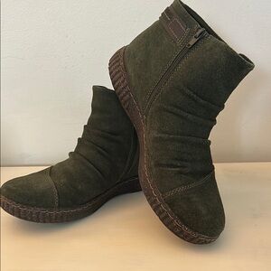Clarks Collection Leather Ankle Boot-Caroline Derby Dark Green Women’s 9.5 Wide